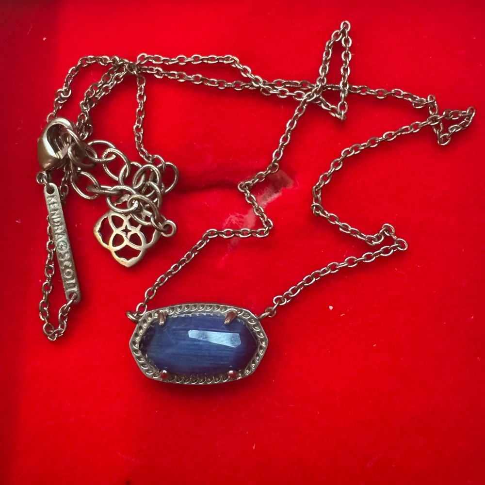 Elegant Blue Pendant Necklace